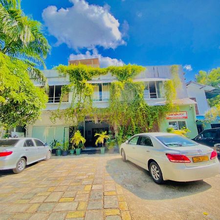 Bevary City Hotel Anuradhapura Esterno foto