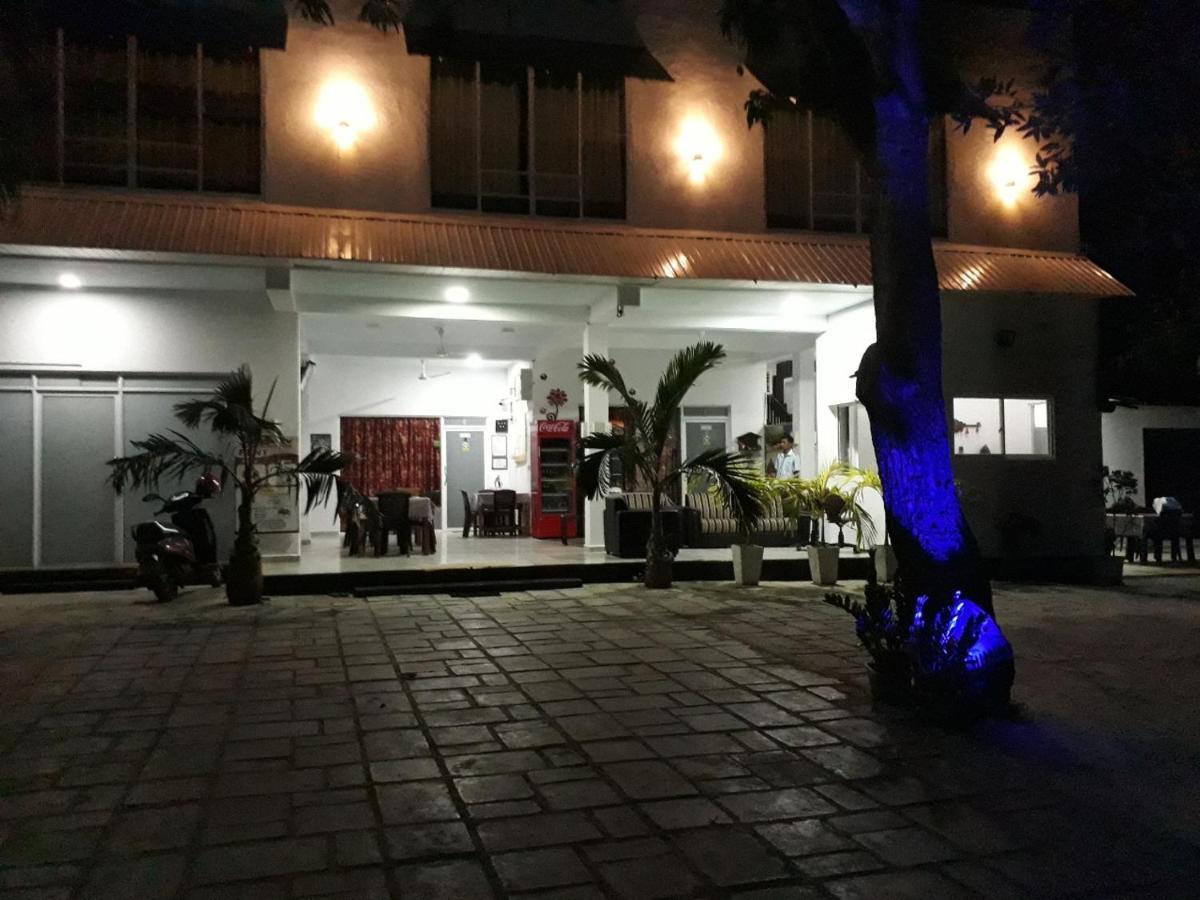 Bevary City Hotel Anuradhapura Esterno foto