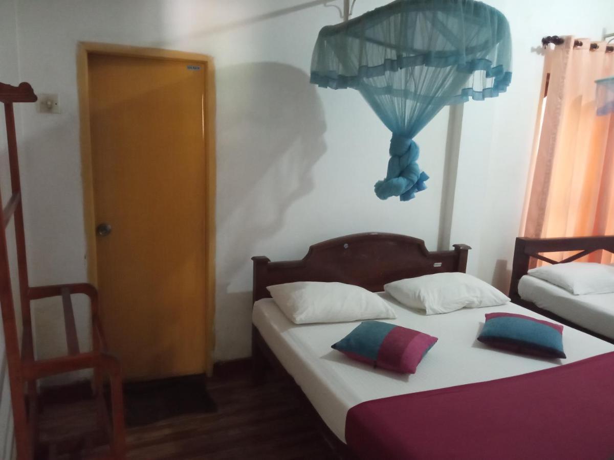 Bevary City Hotel Anuradhapura Esterno foto