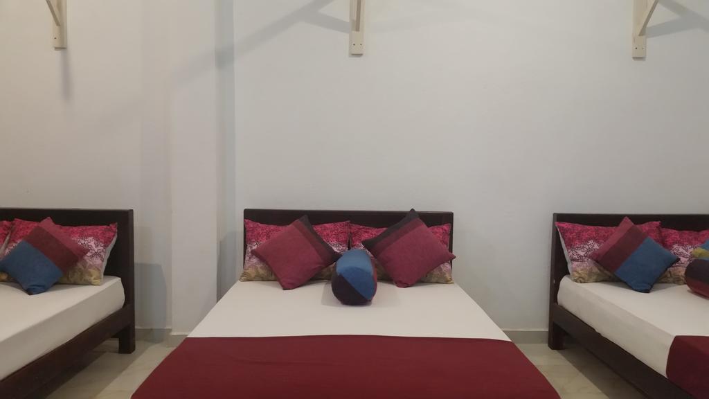 Bevary City Hotel Anuradhapura Esterno foto