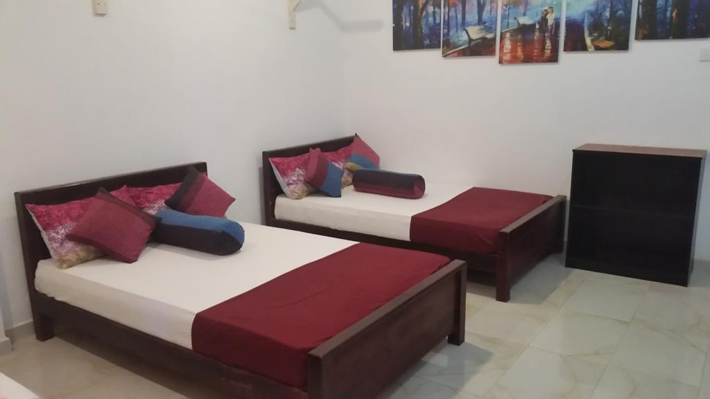 Bevary City Hotel Anuradhapura Esterno foto