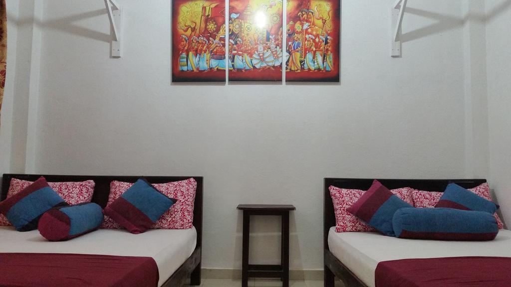 Bevary City Hotel Anuradhapura Esterno foto