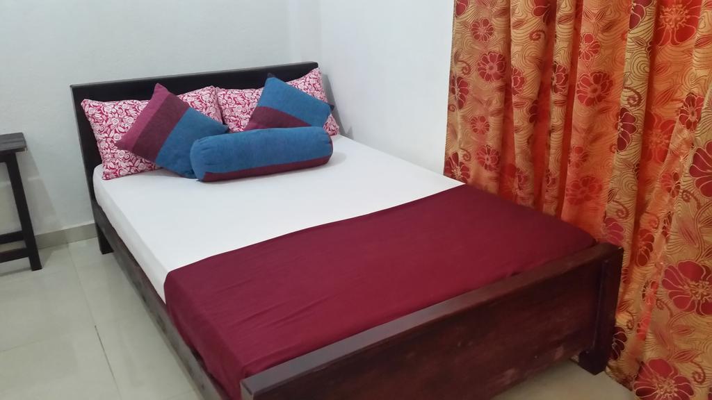 Bevary City Hotel Anuradhapura Esterno foto