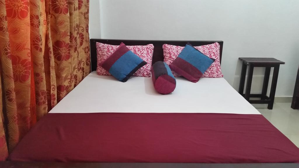 Bevary City Hotel Anuradhapura Esterno foto