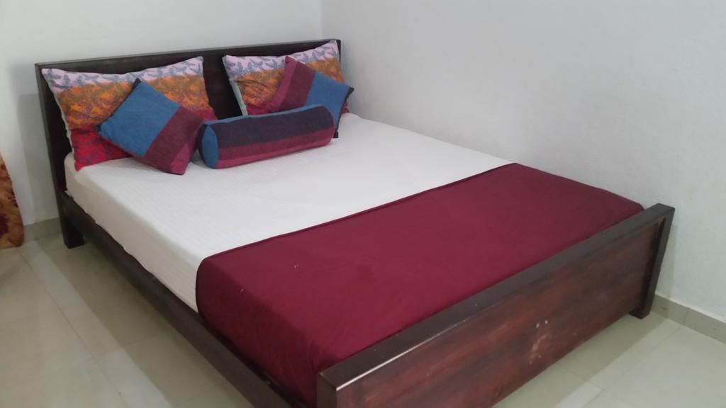 Bevary City Hotel Anuradhapura Esterno foto