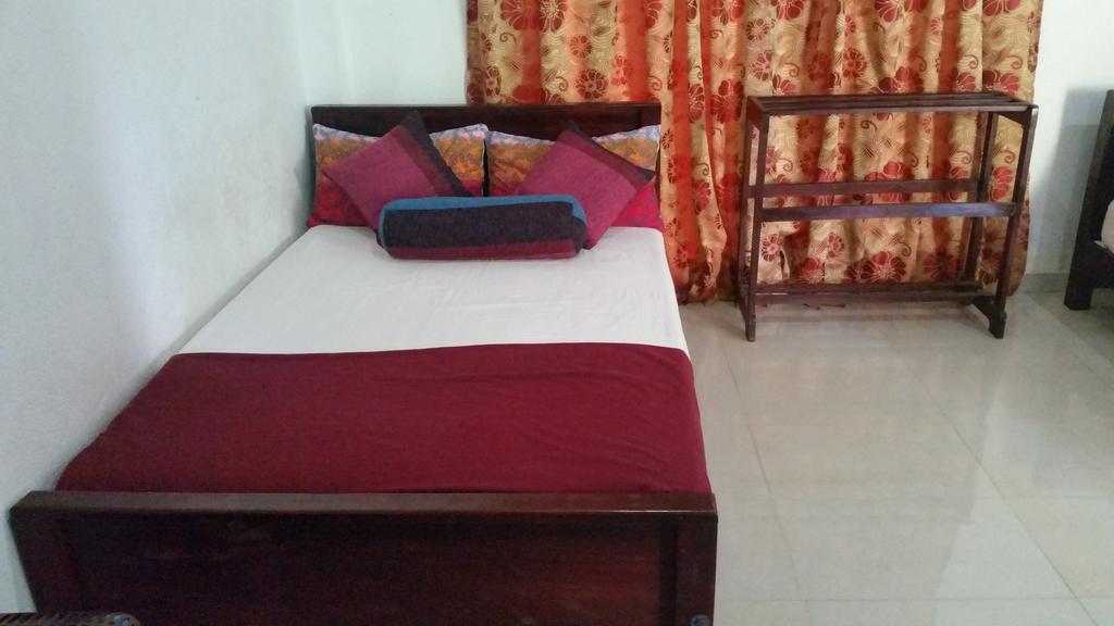 Bevary City Hotel Anuradhapura Esterno foto