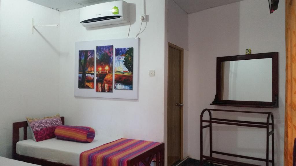 Bevary City Hotel Anuradhapura Esterno foto