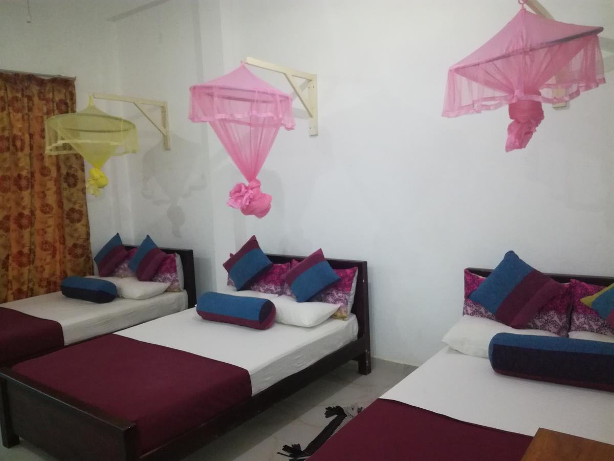 Bevary City Hotel Anuradhapura Esterno foto