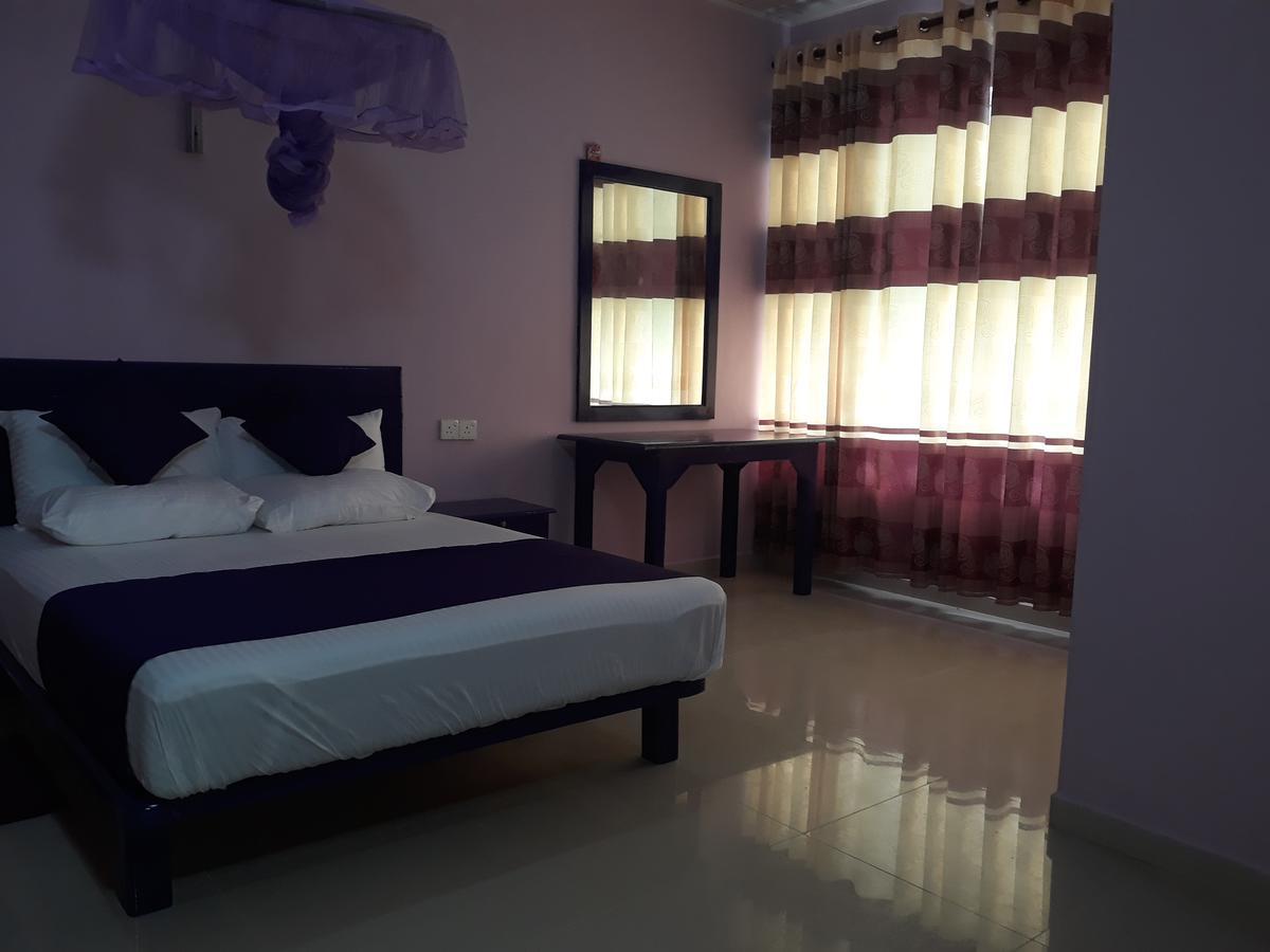 Bevary City Hotel Anuradhapura Esterno foto