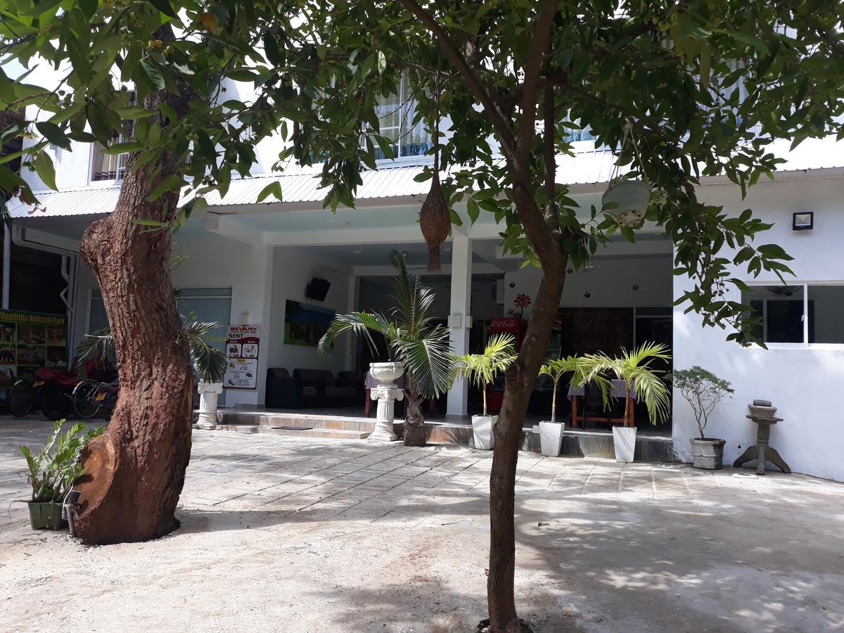 Bevary City Hotel Anuradhapura Esterno foto