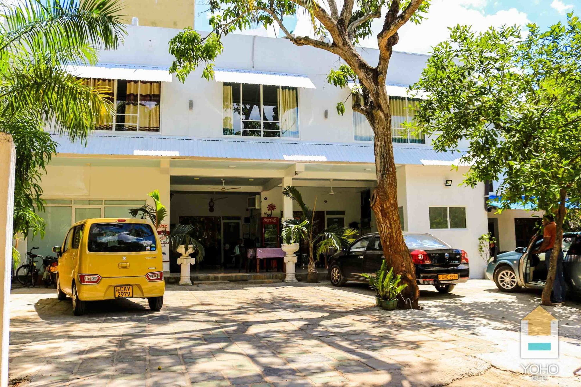 Bevary City Hotel Anuradhapura Esterno foto